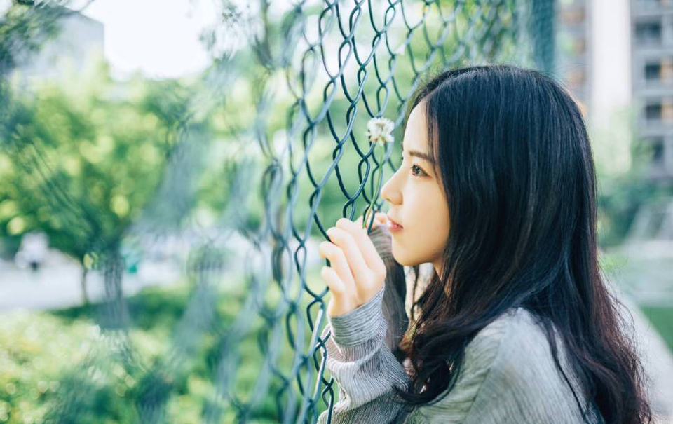 我漠视无谓的闲言，这使我内心舒畅。